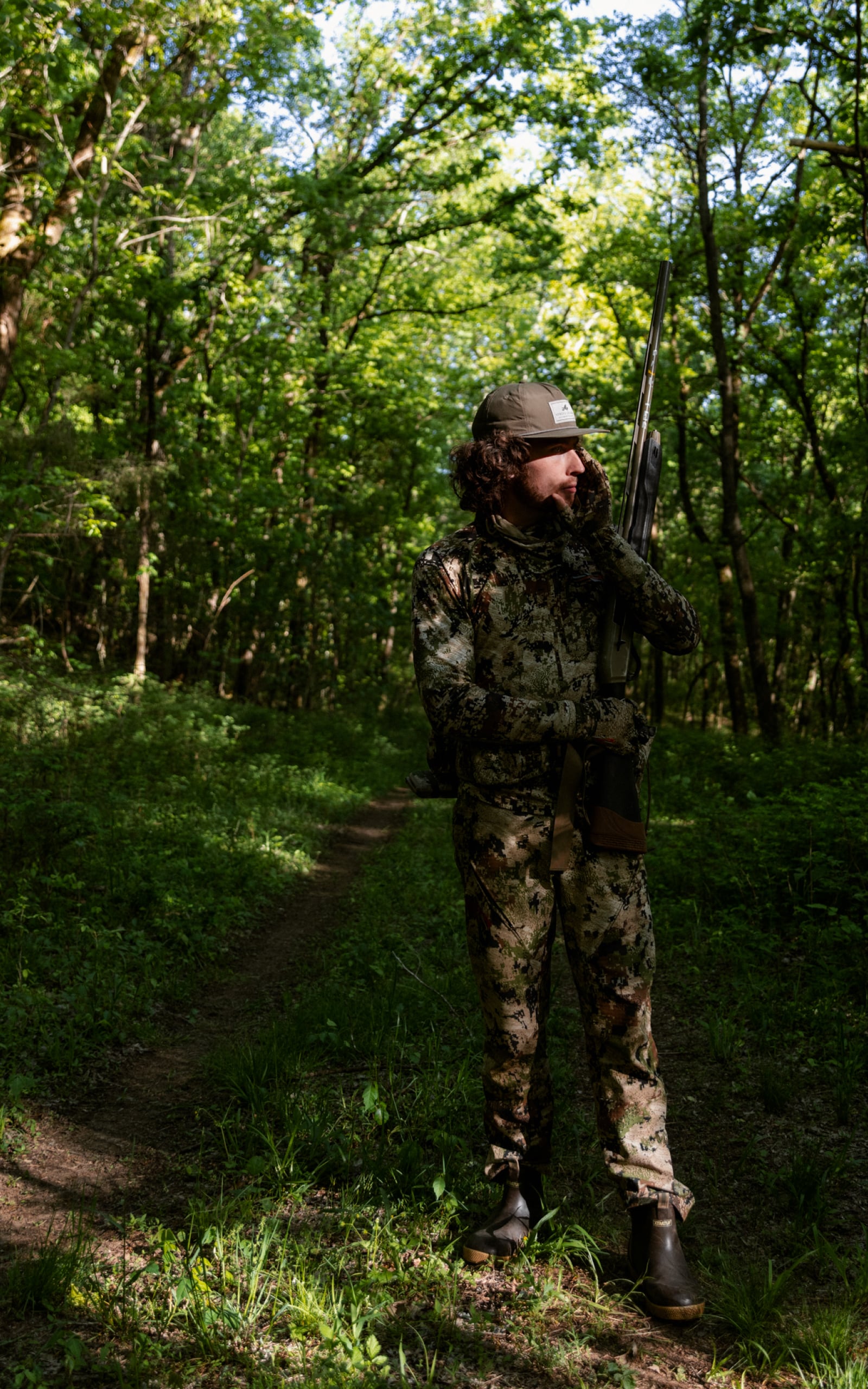 Beau Brooks yelping to turkeys in the Equinox Guard System in Optifade Subalpine | SITKA Gear