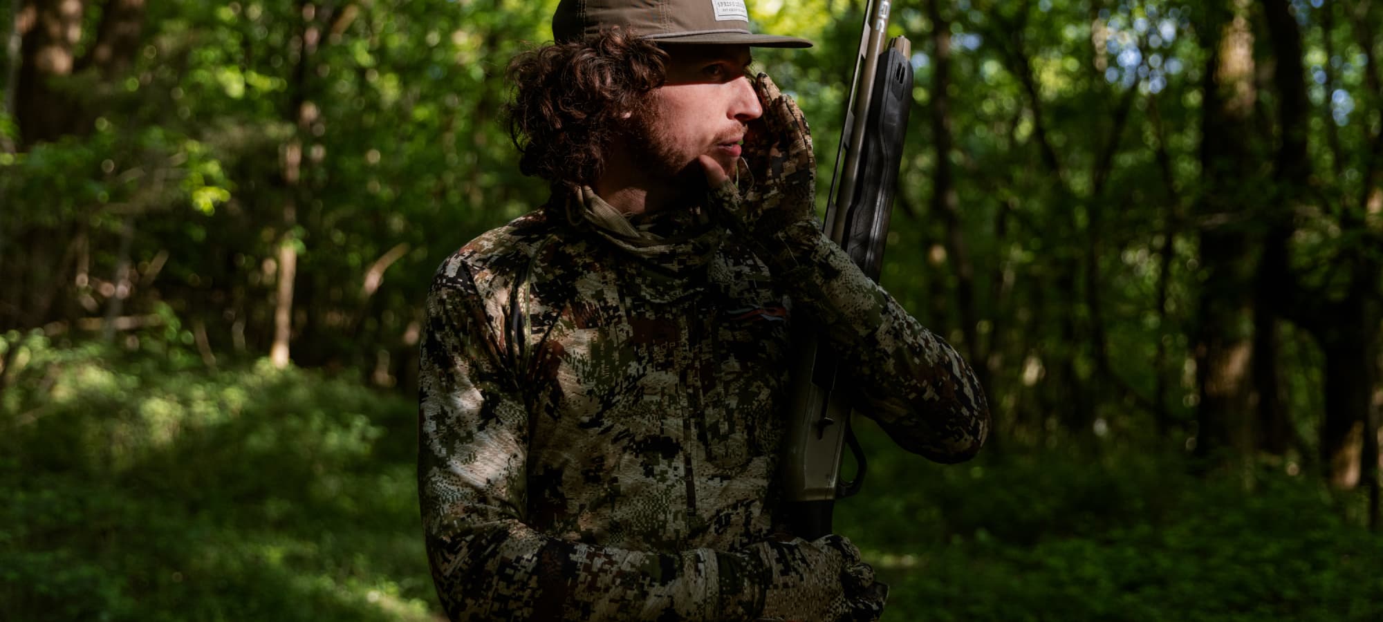 Beau Brooks yelping to turkeys in the Equinox Guard System in Optifade Subalpine | SITKA Gear